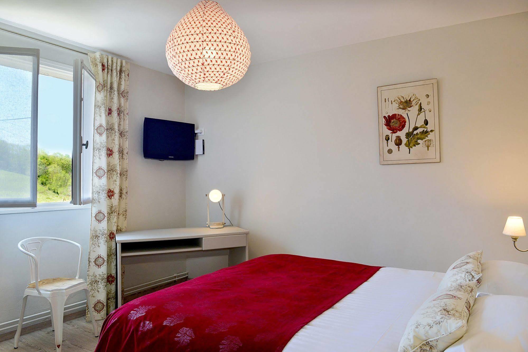 Hotel Les Bains De Secours Sevignacq-Meyracq Экстерьер фото